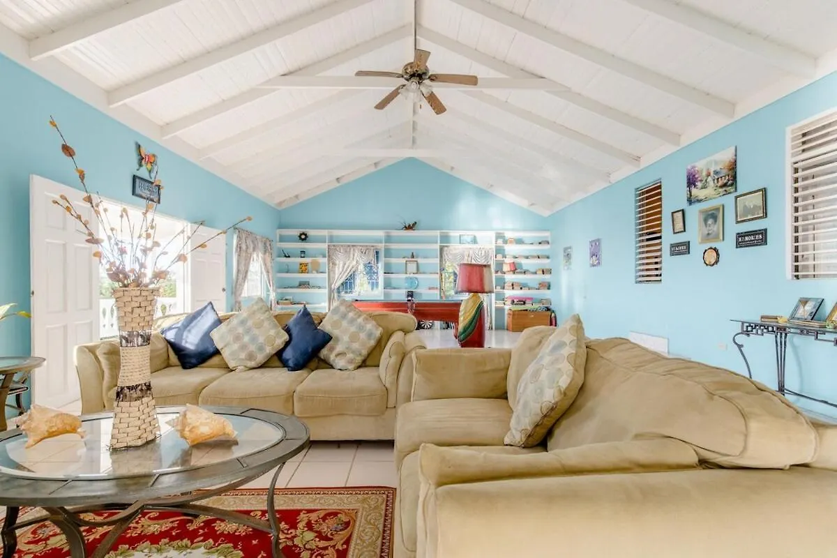Charming 5-Bedroom Rustic Villa Steps From A Private Beach Lucea Holiday home