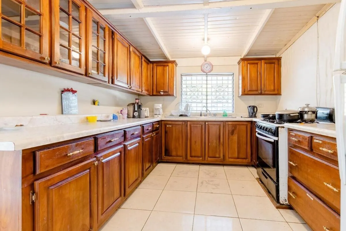Charming 5-Bedroom Rustic Villa Steps From A Private Beach Lucea Holiday home