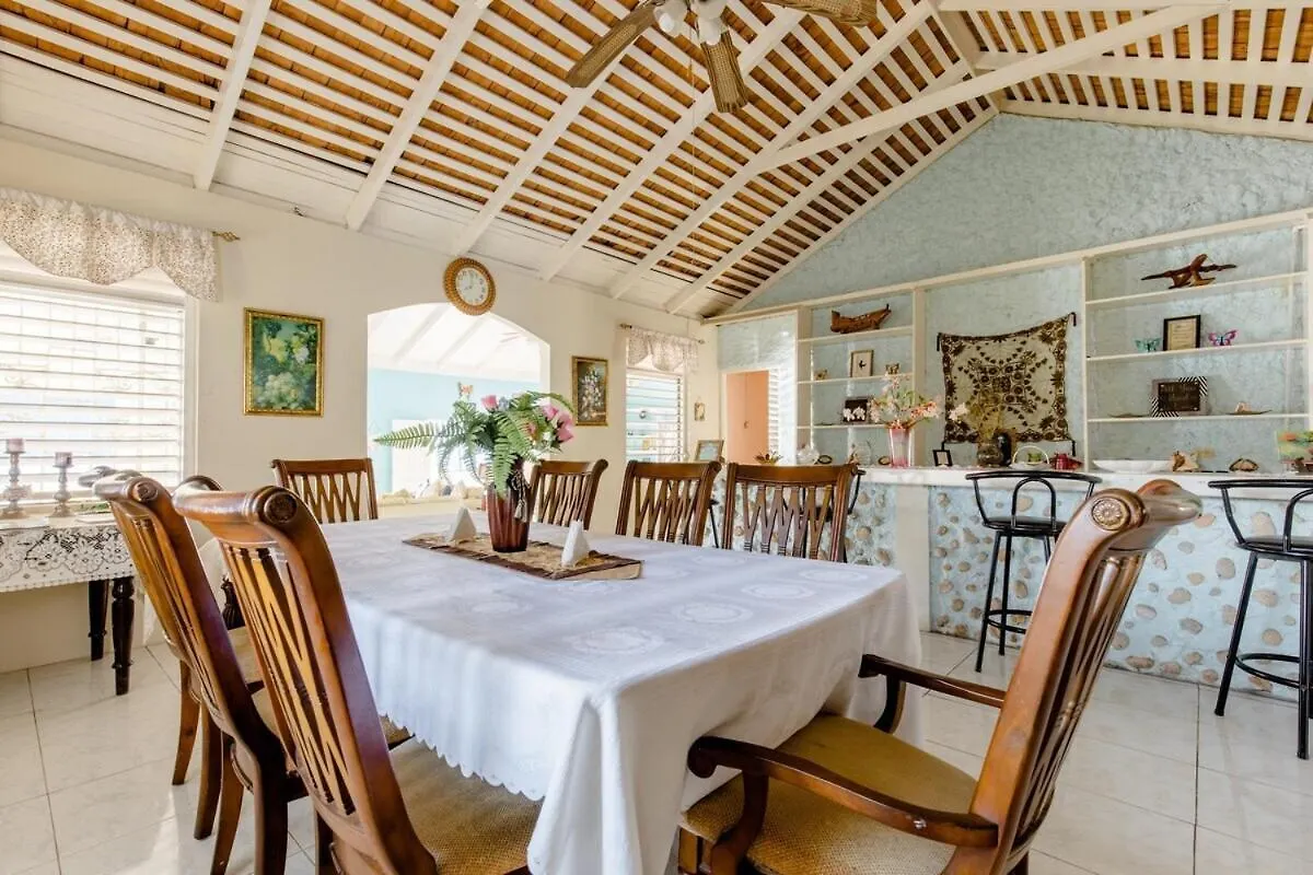 Charming 5-Bedroom Rustic Villa Steps From A Private Beach Lucea