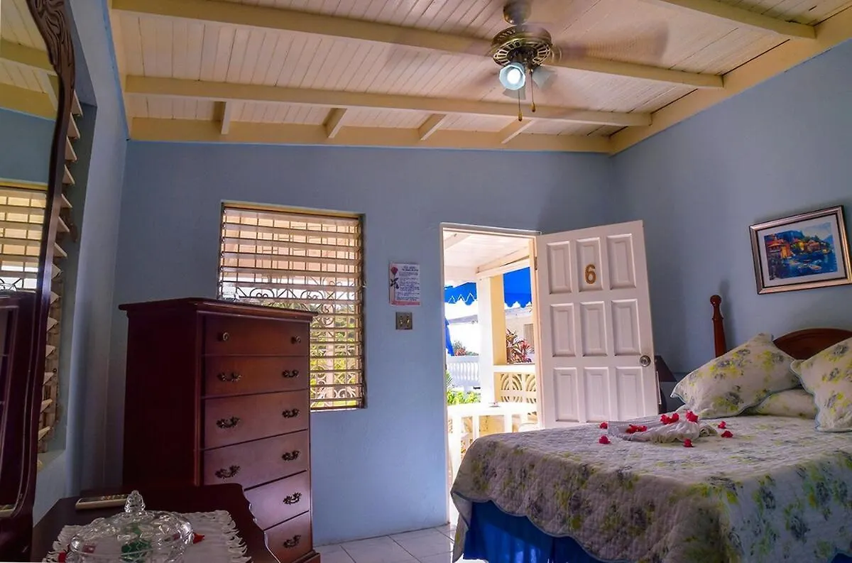 Charming 5-Bedroom Rustic Villa Steps From A Private Beach Lucea Jamaica