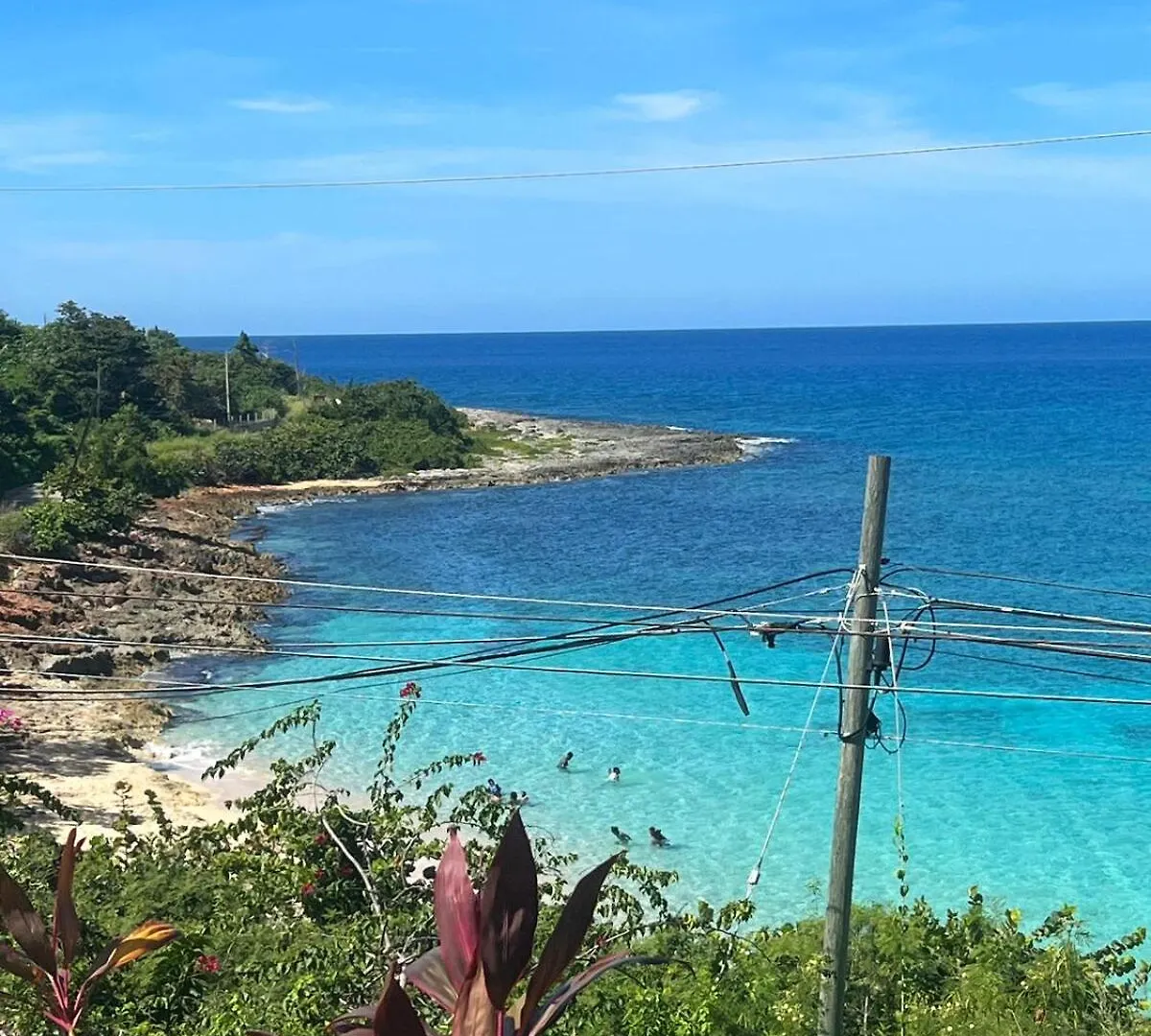 Charming 5-Bedroom Rustic Villa Steps From A Private Beach Lucea Holiday home