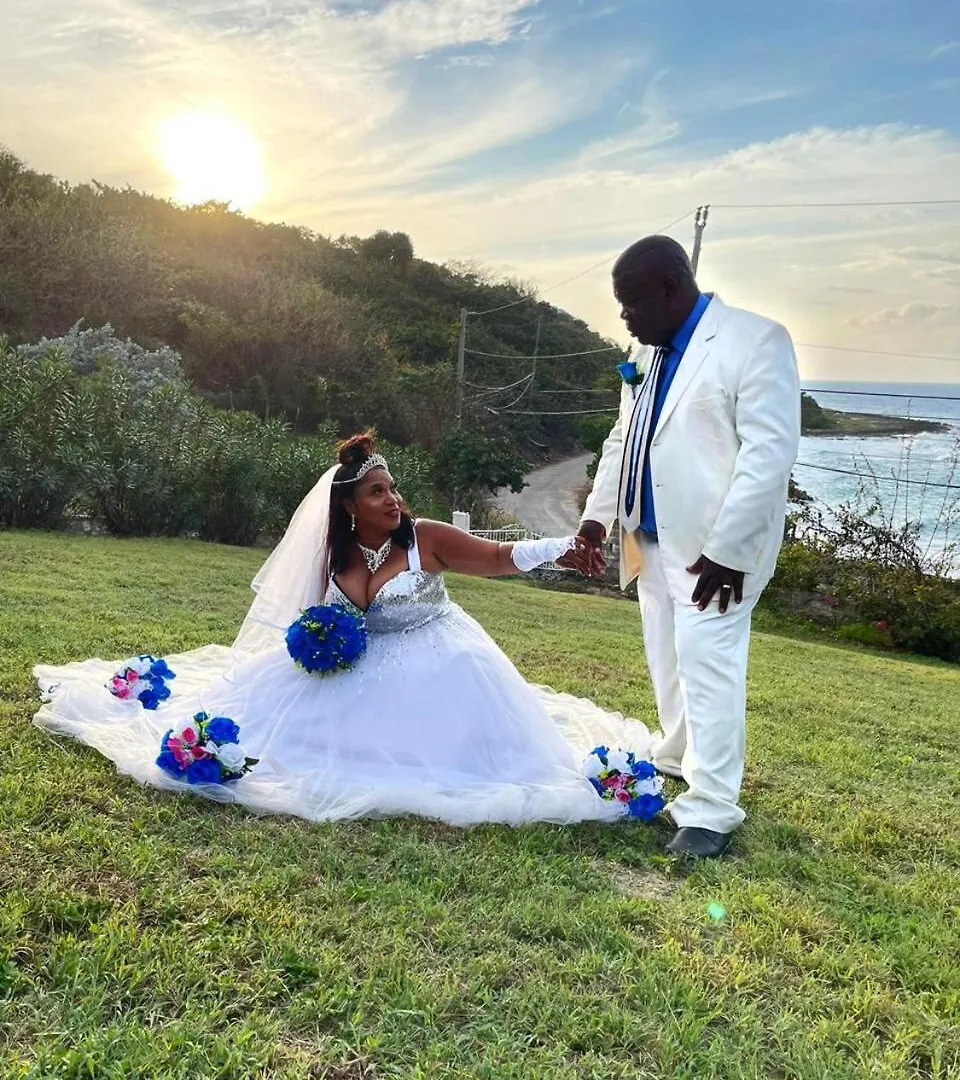 Charming 5-Bedroom Rustic Villa Steps From A Private Beach Lucea 0*,