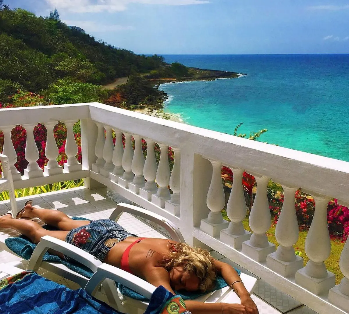 Charming 5-Bedroom Rustic Villa Steps From A Private Beach Lucea Jamaica